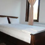 Pensionat Leshtenski Perli 3*