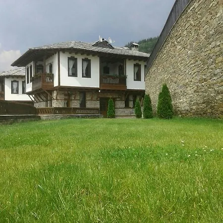 Pensionat Leshtenski Perli 3*