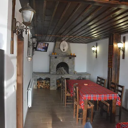 Guest house Leshtenski Perli
